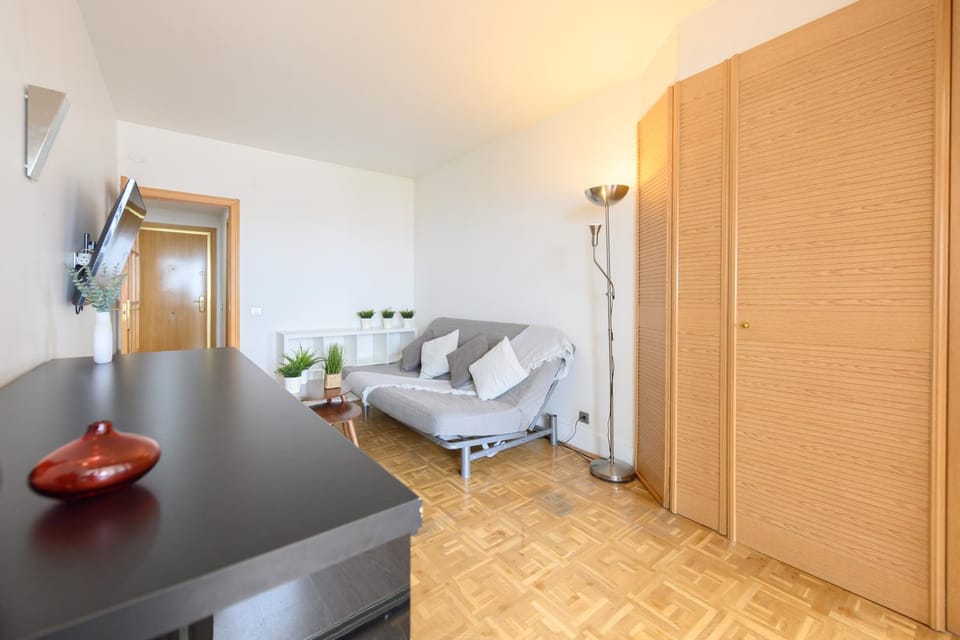 Piso de 2 Dormitorios con Vistas a la Ciudad Confort y Estilo en Madrid Temporal AGPE322 Apartment in Madrid