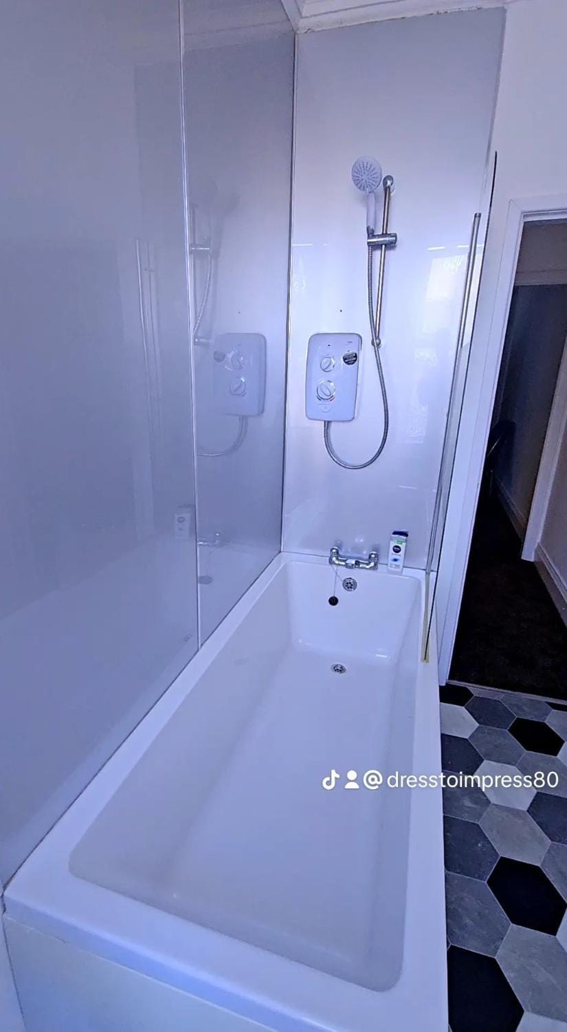 Dress to impress home Apartment in Leeds