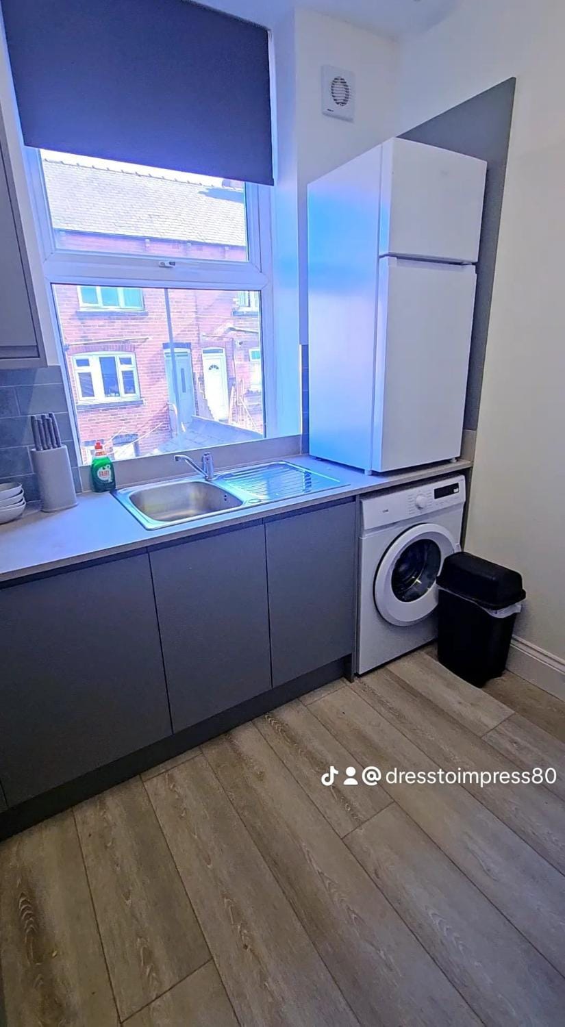 Dress to impress home Apartment in Leeds