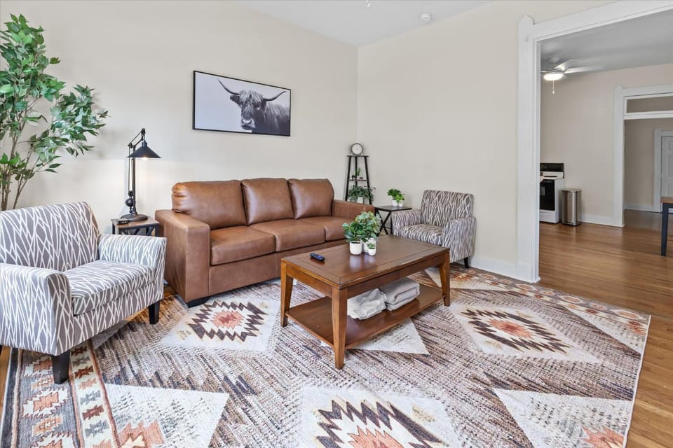 Simple Comfort 1 Bed 1 Bath Near Downtown Indy House in Indianapolis