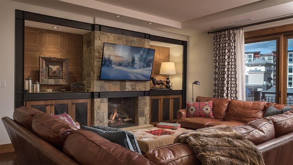 TV and multimedia, View (from property/room), Living room, Seating area, fireplace