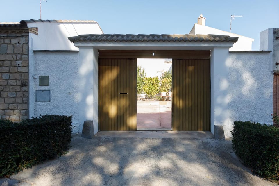 Property building, Facade/entrance, Lobby or reception