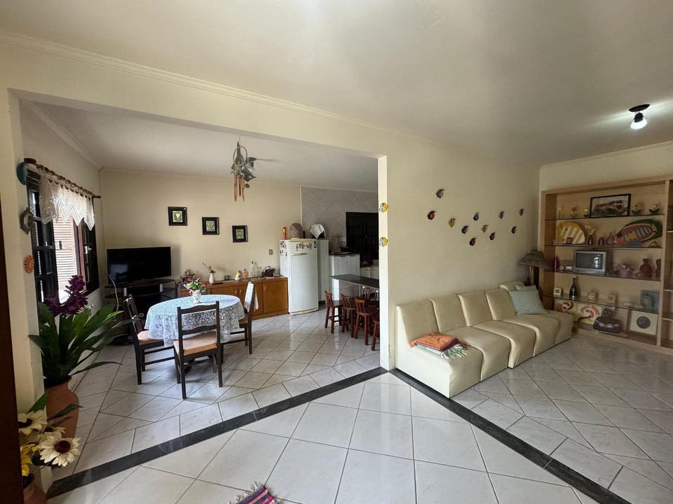 Cód 16 - Casa a pouco a metros do mar House in Florianopolis