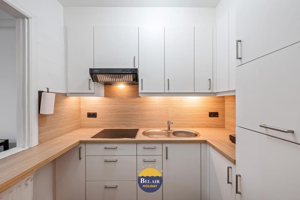 Kitchen or kitchenette, oven, kitchen