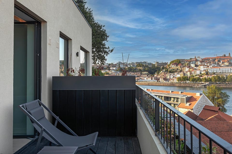 View (from property/room), Balcony/Terrace, City view, River view