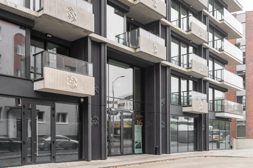 Property building, Facade/entrance, On site
