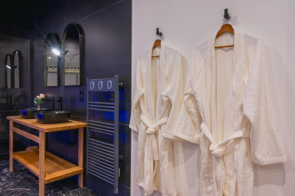 Shower, Bathroom, Bath, towels