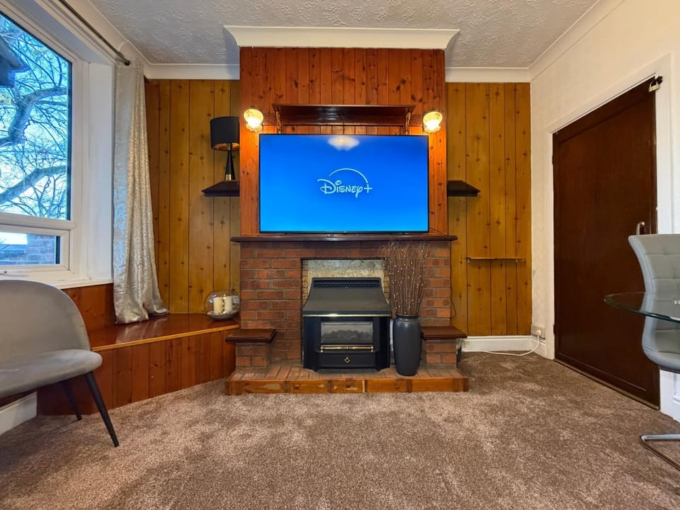 Communal lounge/ TV room, TV and multimedia, Evening entertainment