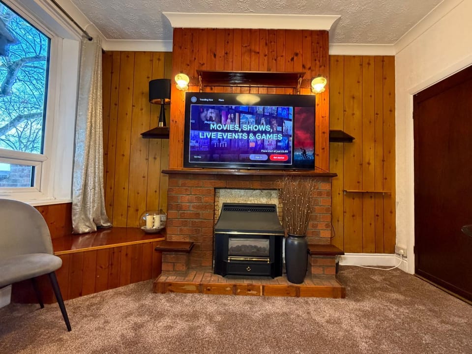 Communal lounge/ TV room, TV and multimedia, Evening entertainment