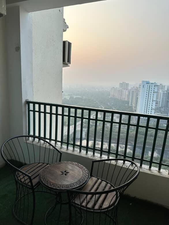 The Urban Calm By Anneerat stay Apartment in Noida