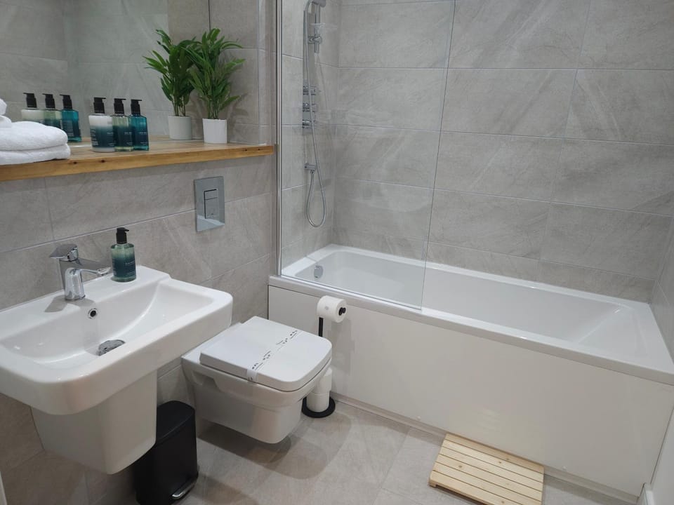 Hiroshi Ryokan - Kyoto Suite - Leeds City Centre Apartment in Leeds