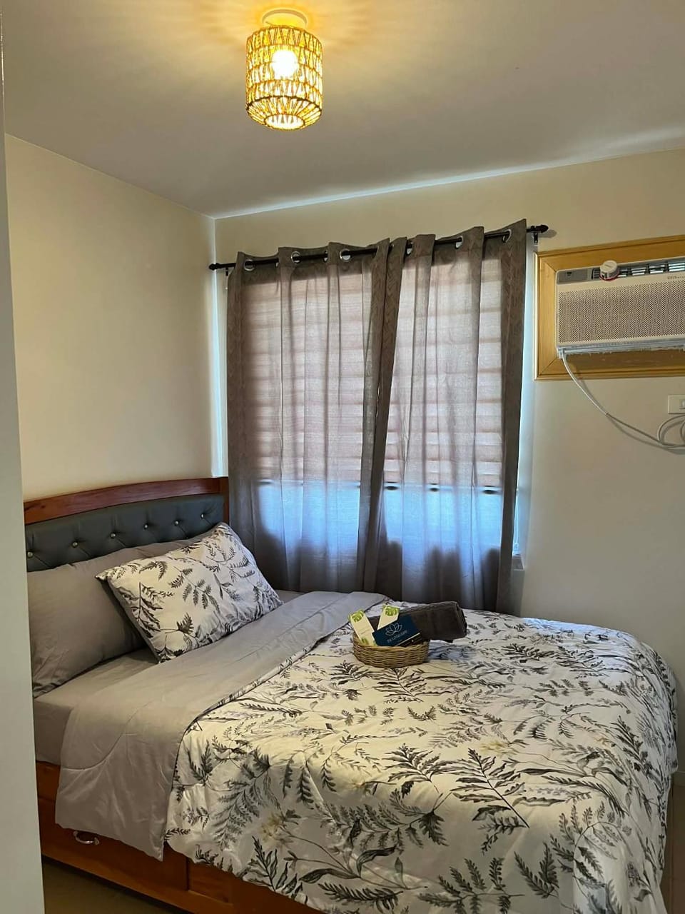 Bed, Bedroom, air conditioner