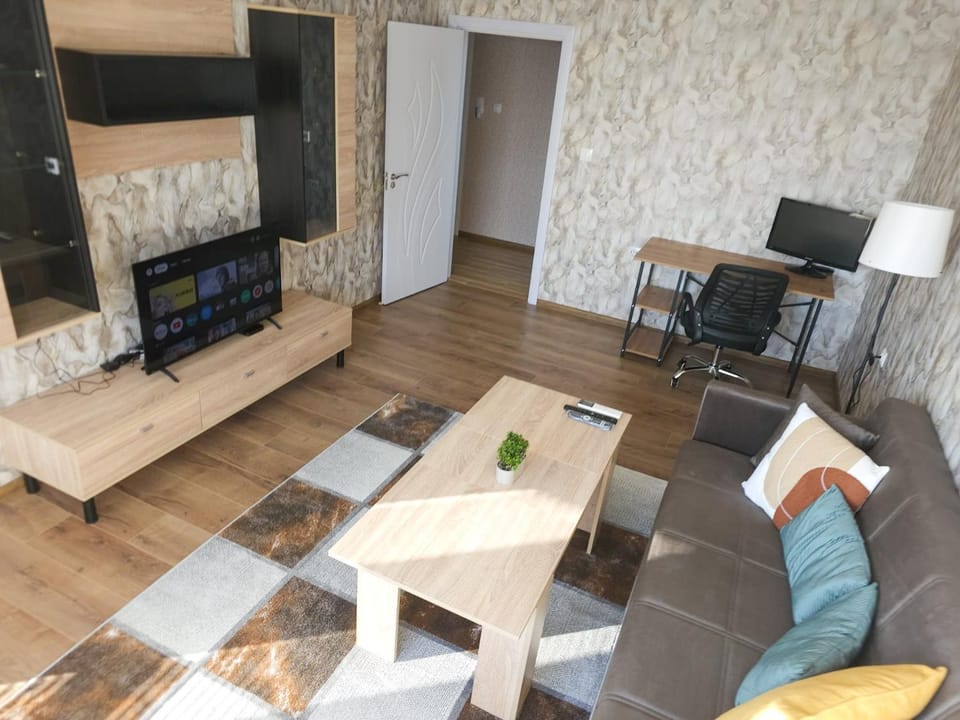 TV and multimedia, Living room, Seating area, Dining area, Evening entertainment