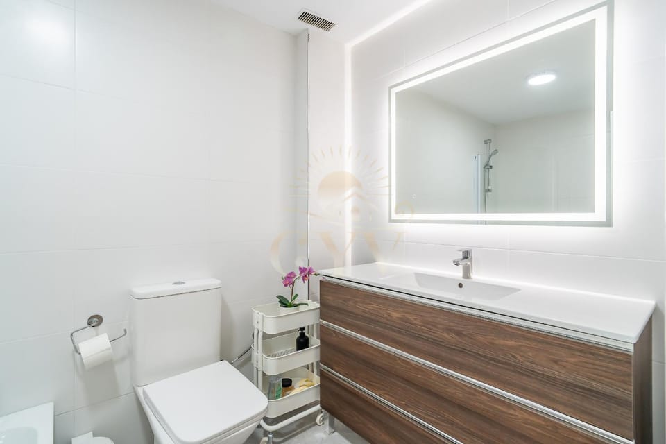 Shower, Toilet, Hot Tub, Bathroom, Bath