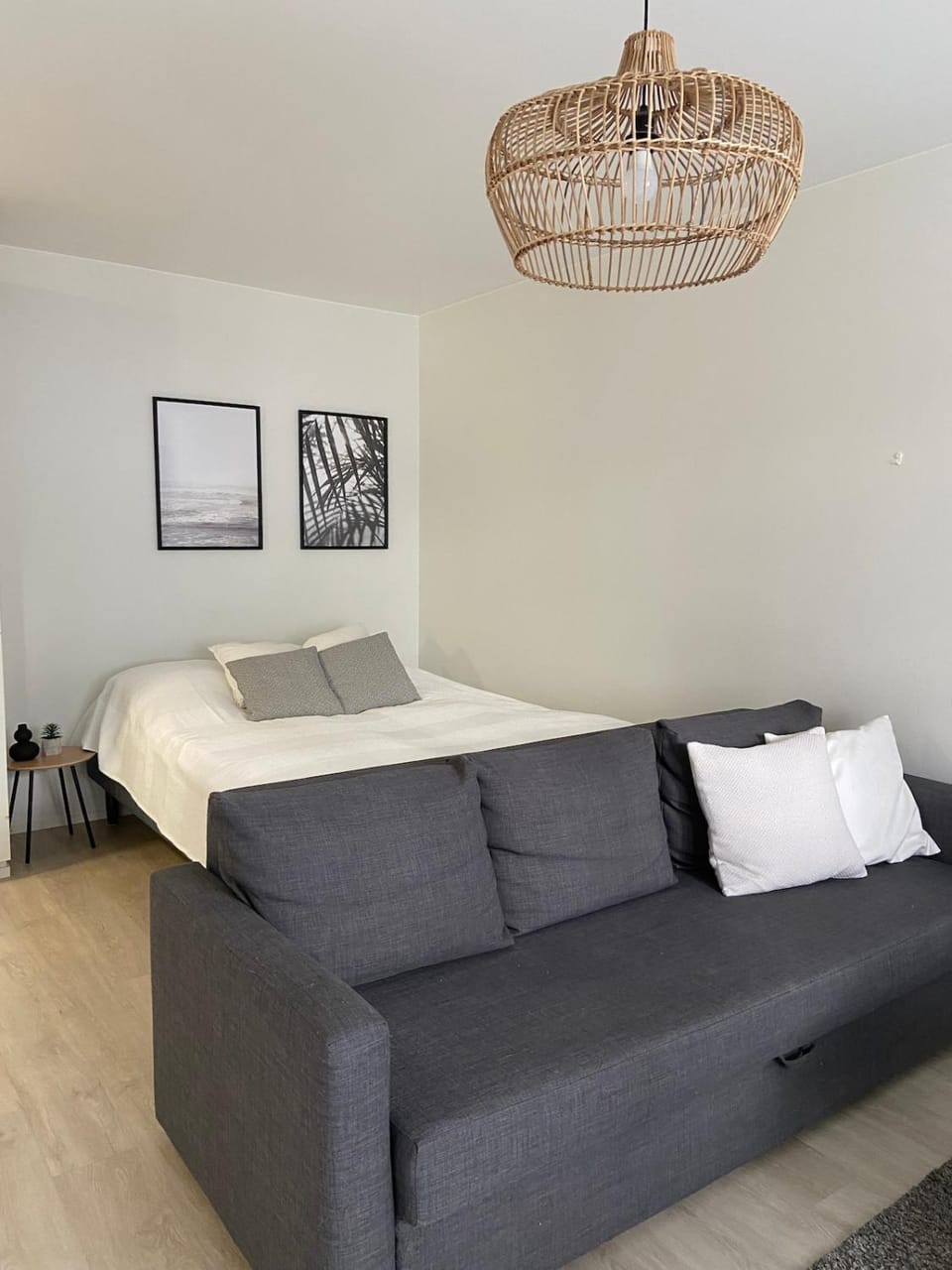 Bed, Seating area