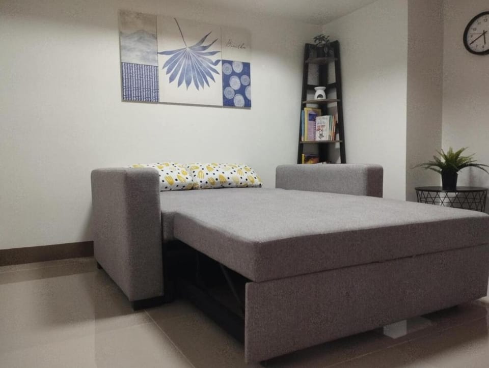 Modern Loft-Style Condo - Perfect for Families or Couples Apartment in Muntinlupa