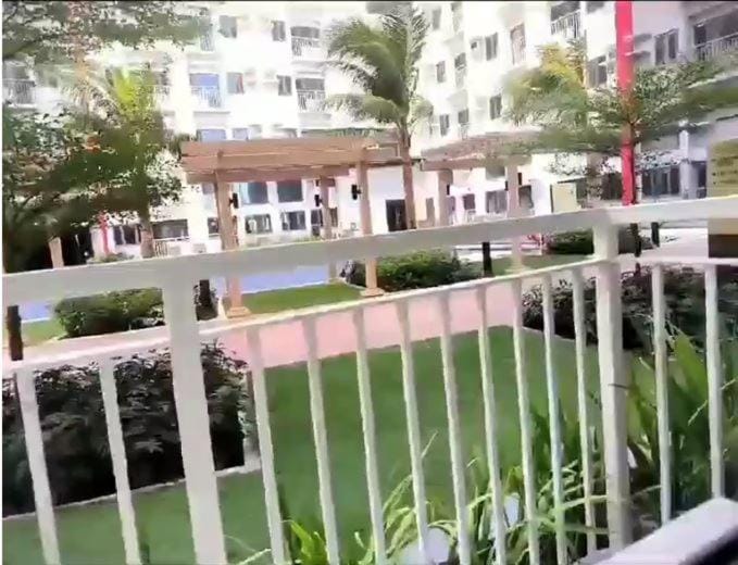 Modern Loft-Style Condo - Perfect for Families or Couples Apartment in Muntinlupa