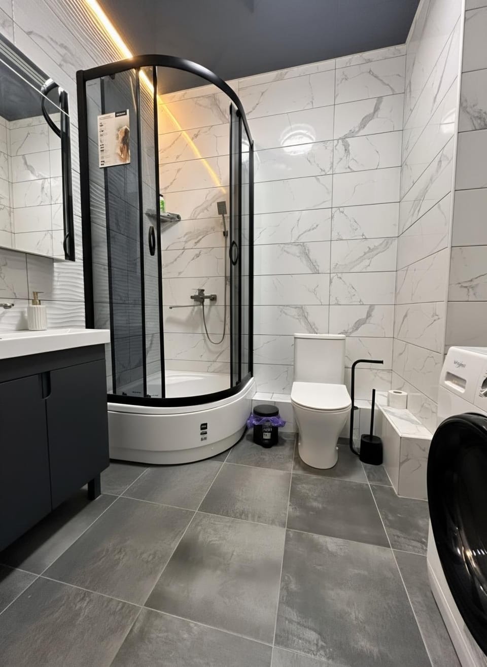 Shower, Toilet, towels