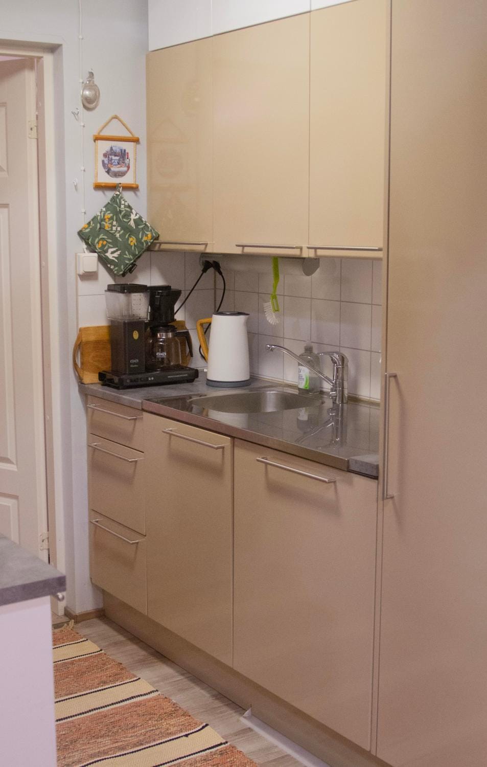 Coffee/tea facilities, Kitchen or kitchenette, dishwasher, stove, kitchen