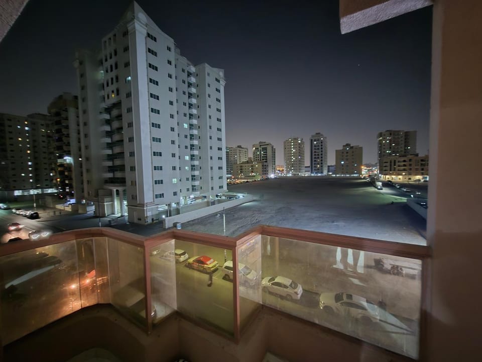 Cozy private toom with netflix and all facilities Bed and Breakfast in Al Sharjah
