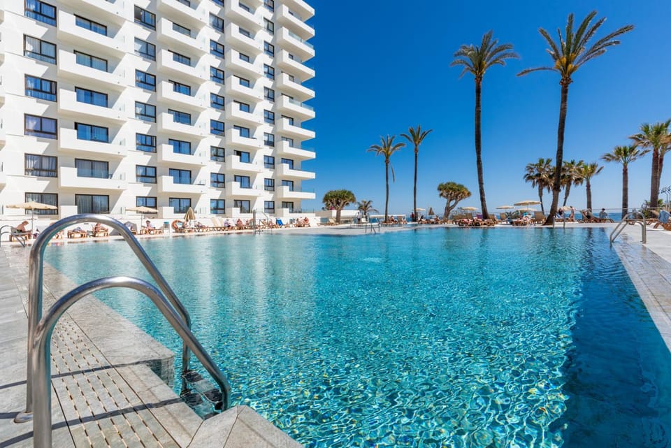 Pool view, Swimming pool, sunbed