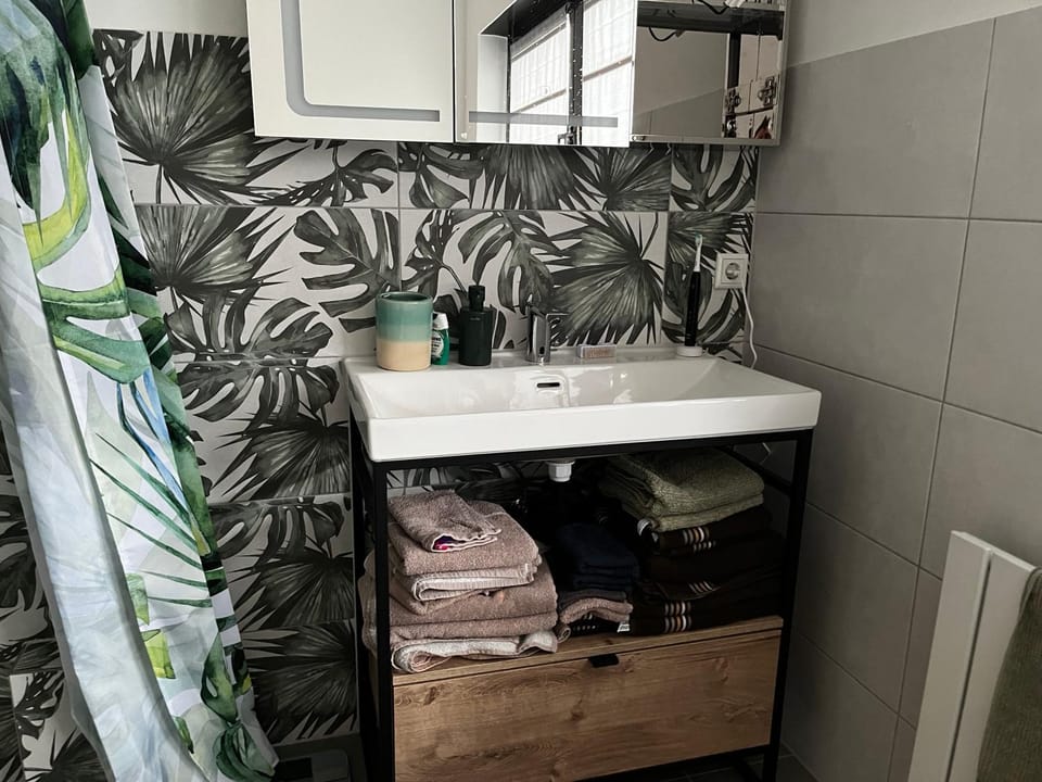 Bathroom, towels