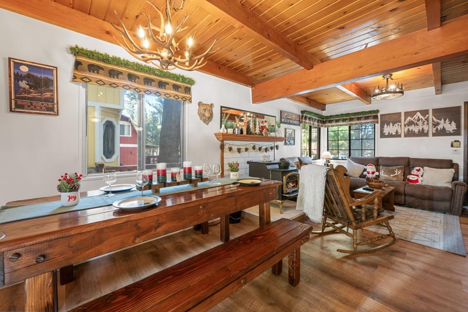 Living room, Seating area, Dining area