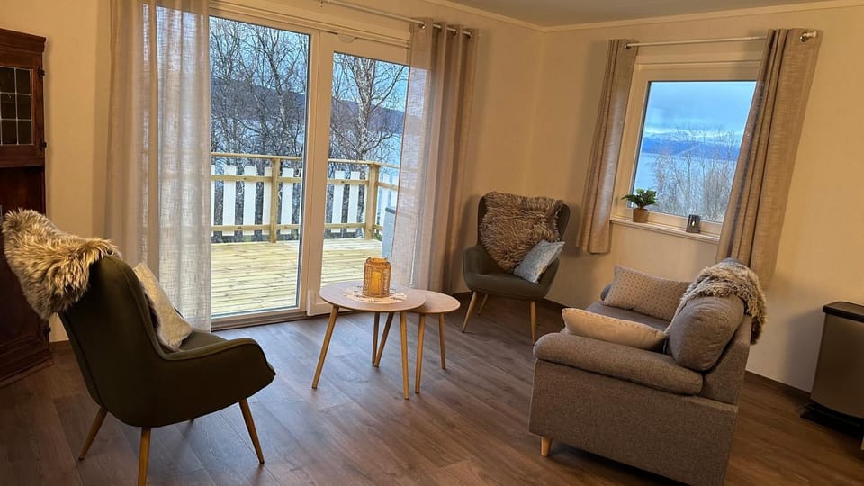 View (from property/room), View (from property/room), Living room, Seating area