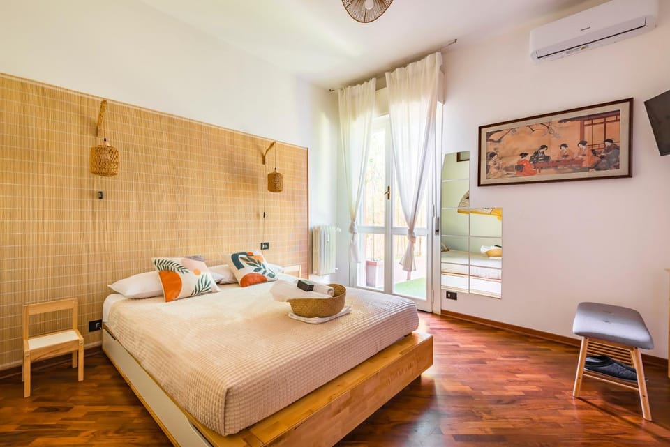 Bed, TV and multimedia, Photo of the whole room, Bedroom, air conditioner