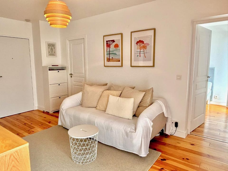 Living room, Decorative detail, Seating area, storage