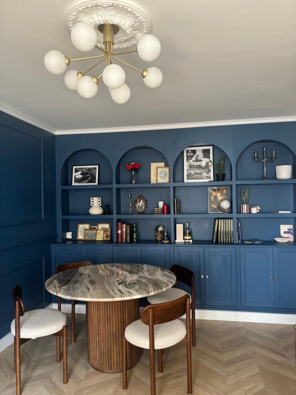Library, Dining area