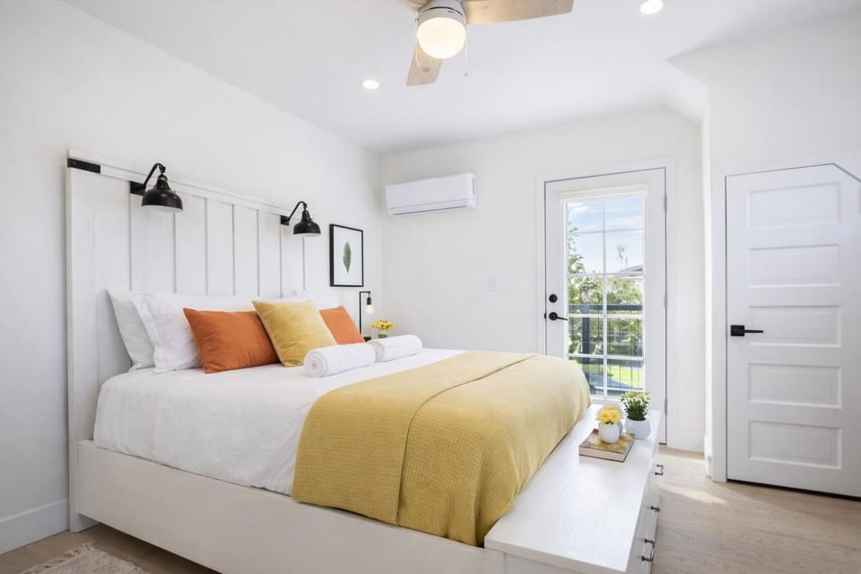 Modern 3BR Home Near USC, Museums & Coliseum House in Los Angeles