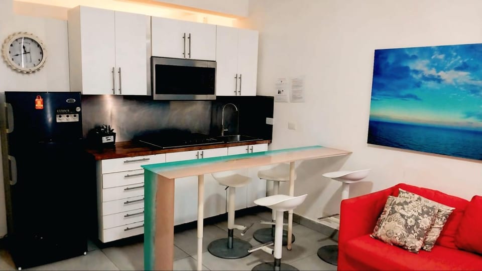Kitchen or kitchenette, Seating area, Dining area, stove