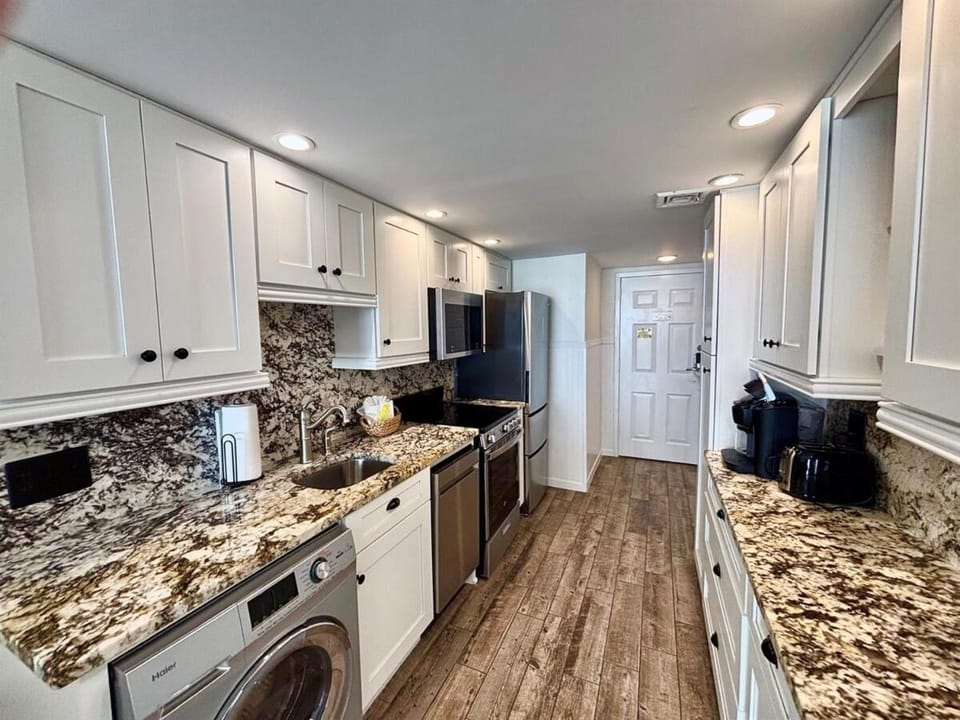Oceanfront- Heated Pools- Hot Tubs 1203NT Apartment in South Carolina