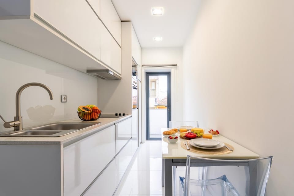 Kitchen or kitchenette, Dining area, stove