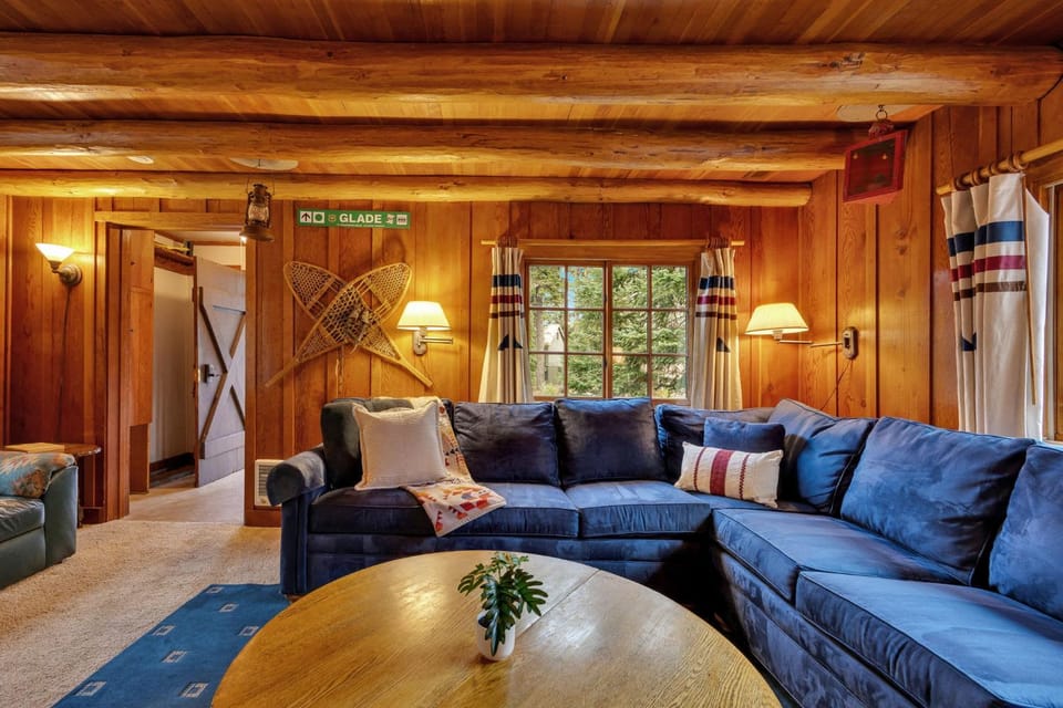 Burghuttlein Getaway - Cozy Family Govy Getaway House in Clackamas County