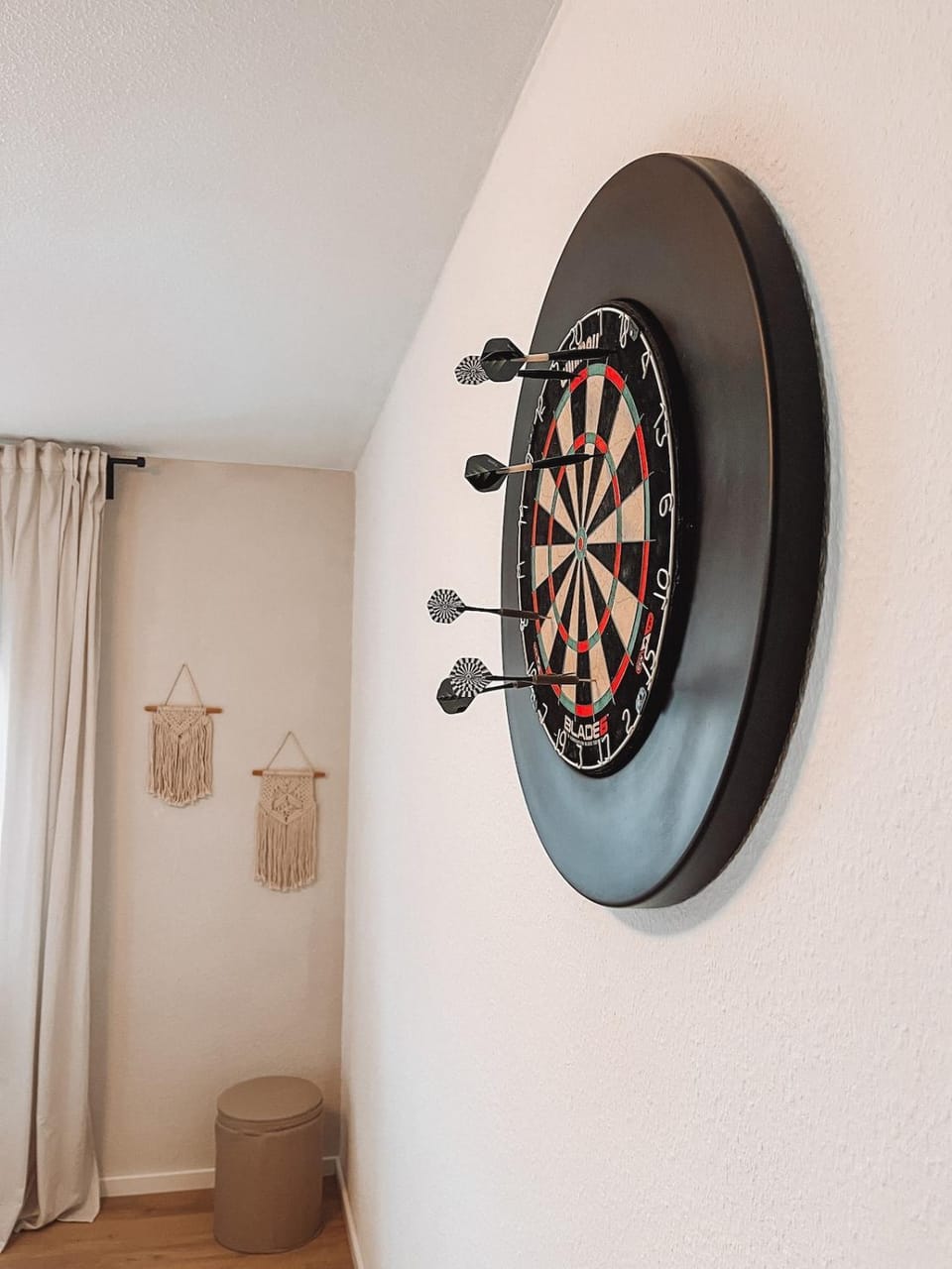 Darts, Bedroom