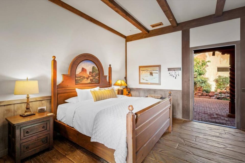 Adobe Village Villa- Lonesome Dove Apartment in Village of Oak Creek