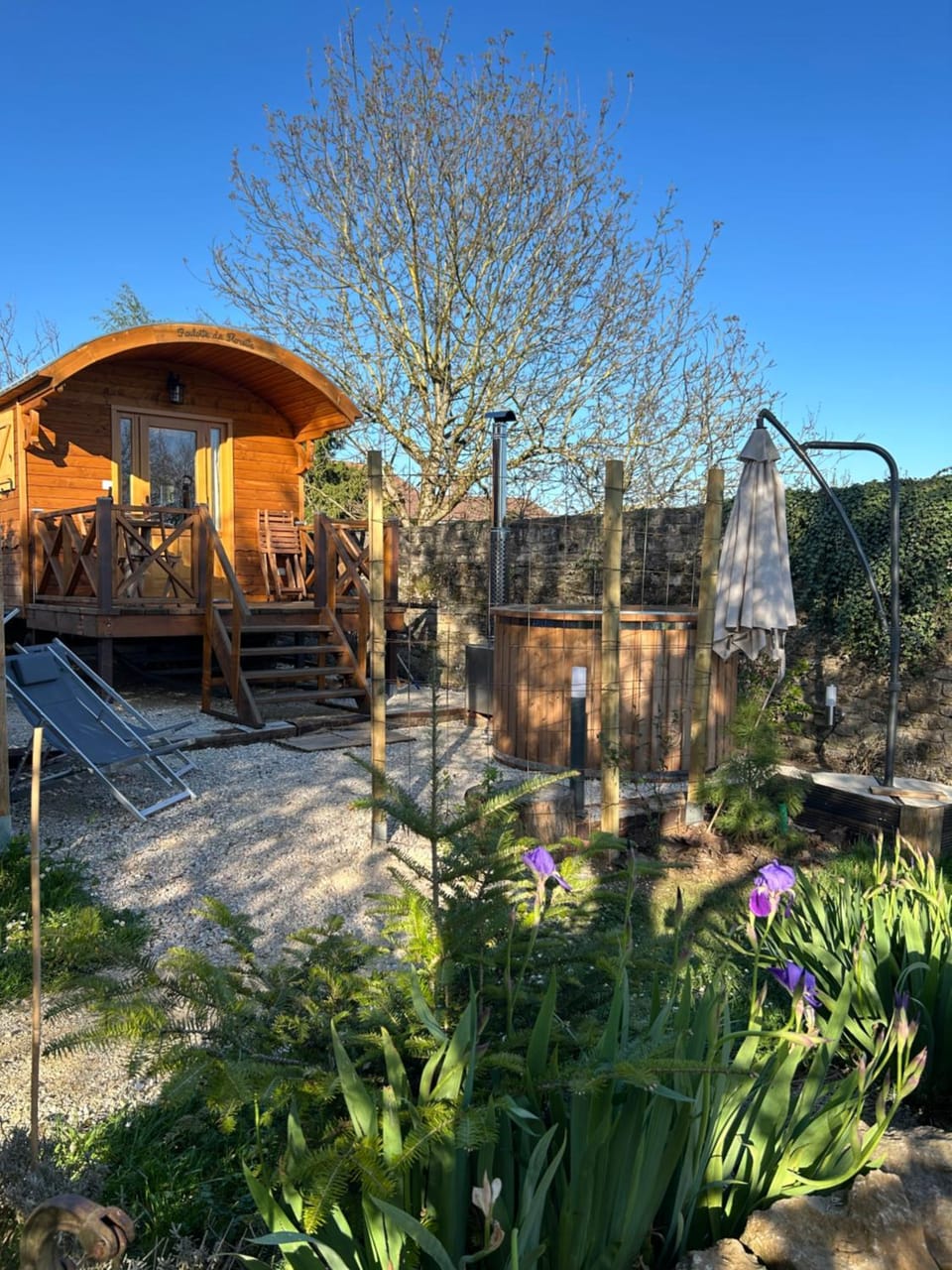 Domaine de la Mance - Roulotte tout confort avec petit-déjeuner inclus, bain nordique en supplément Campground/ 
RV Resort in Bourgogne-Franche-Comté