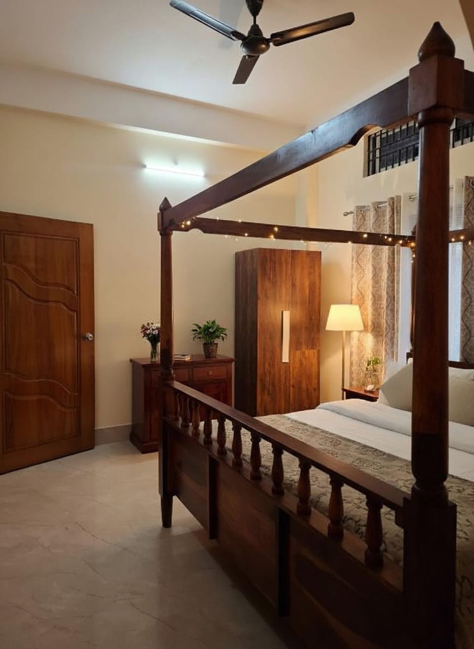 Photo of the whole room, Bedroom