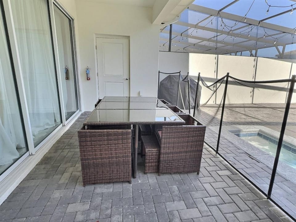 Swimming pool, Meals
