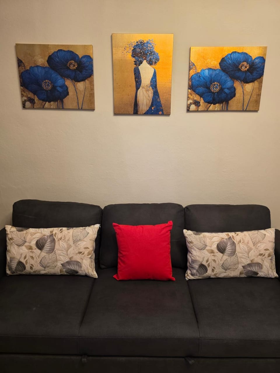 Living room, Lounge or bar, Decorative detail, Seating area