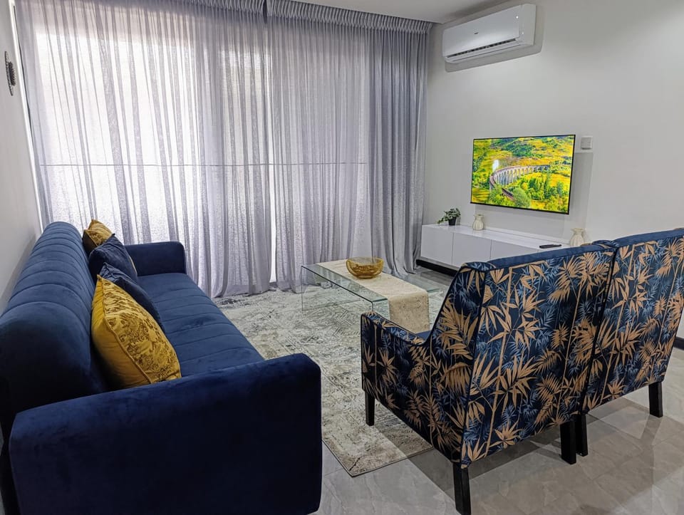 TV and multimedia, Living room, Seating area, air conditioner