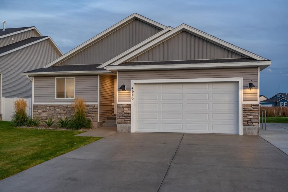 Spacious 3BR Retreat Clean, Quiet, Sleeps 8 House in Idaho