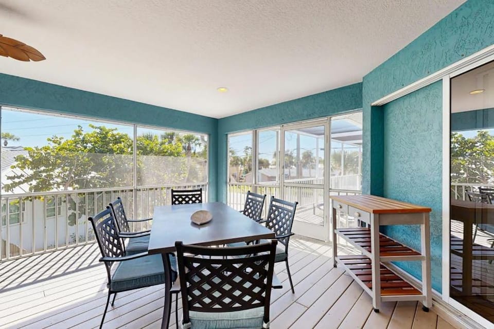 Salty Daze- The Vista House in Manasota Key