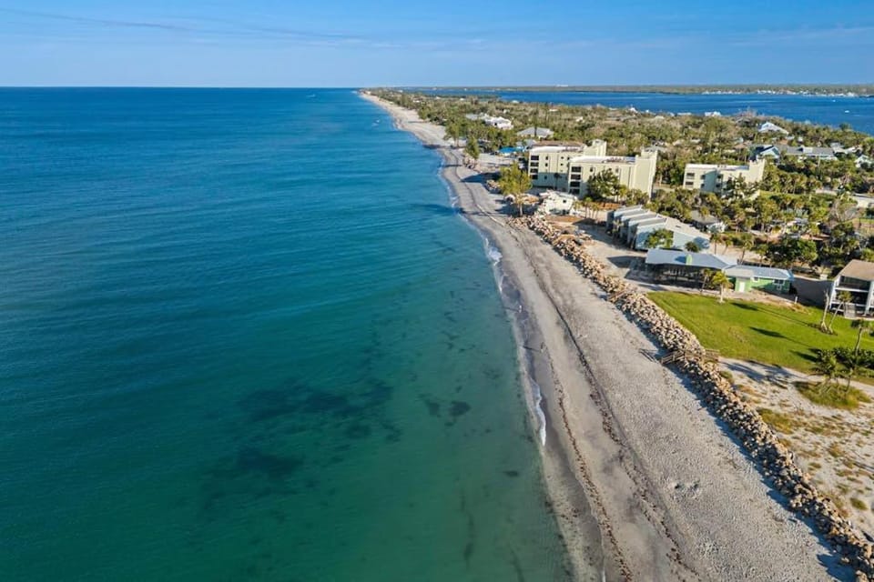 Salty Daze- The Vista House in Manasota Key