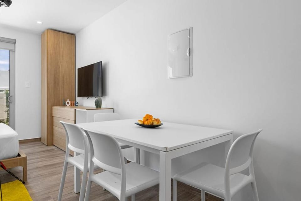 NEW Modern Studio w/ Pool & Gym I Walk 2 PalmBeach Apartment in Noord