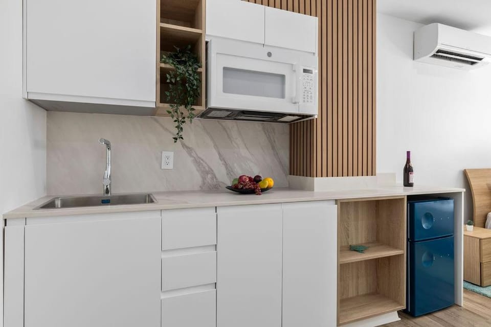 NEW Modern Studio w/ Pool & Gym I Walk 2 PalmBeach Apartment in Noord
