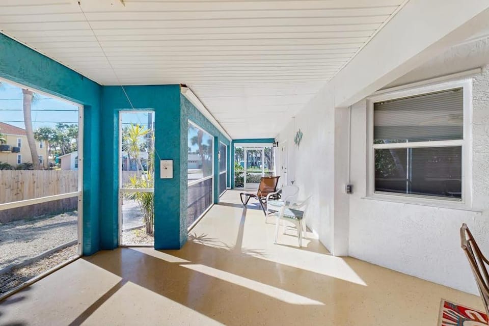 Salty Daze - The Retreat House in Manasota Key