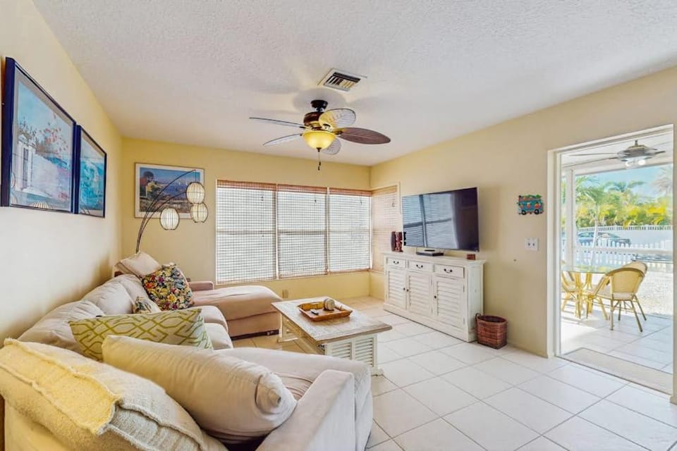Latitude Adjustment House in Anna Maria Island